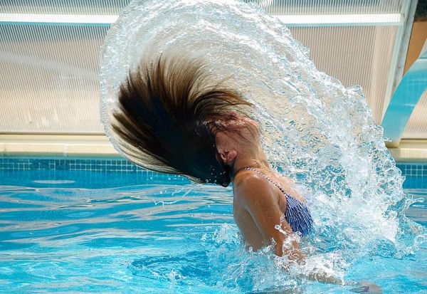 Ihre Kinder Können im Meer oder im Meerwasserhallenbad baden